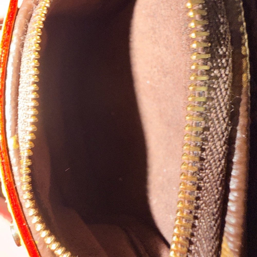Louis Vuitton Mini Bum Bag (No straps) - Picture 4 of 6